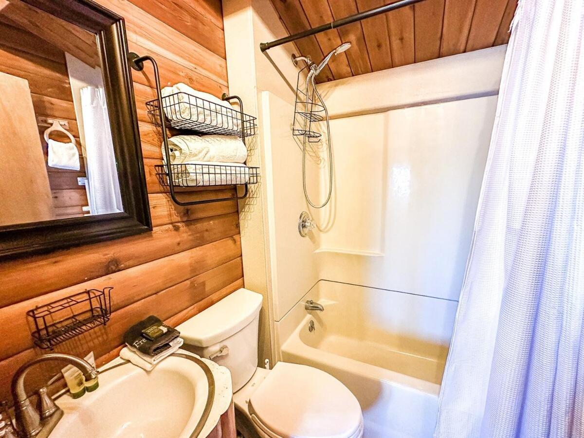 Village Vibes Deck And Bbq Duck Creek Village Екстер'єр фото